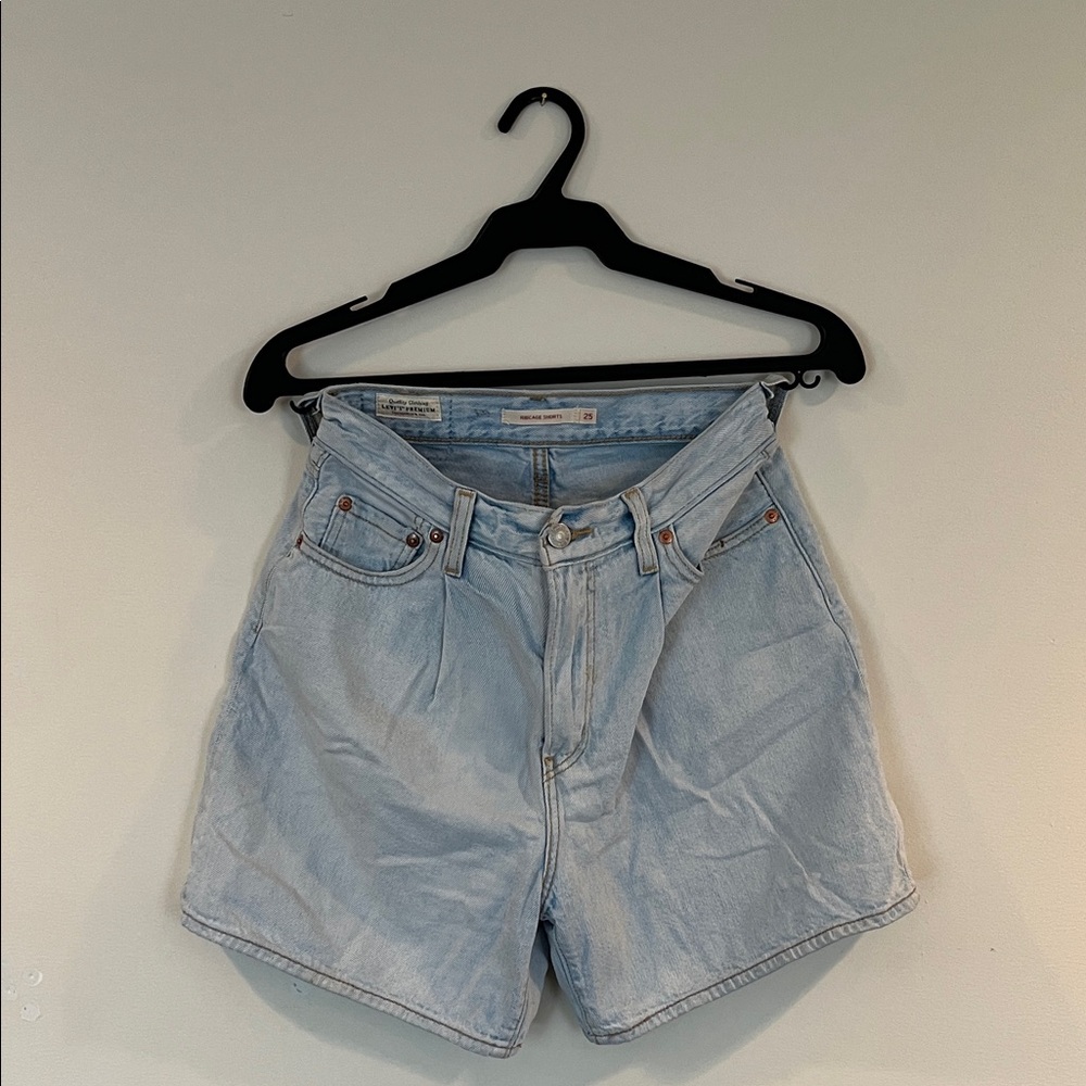 Levi’s Ribcage Light Blue Women's Jean Shorts Size 25
